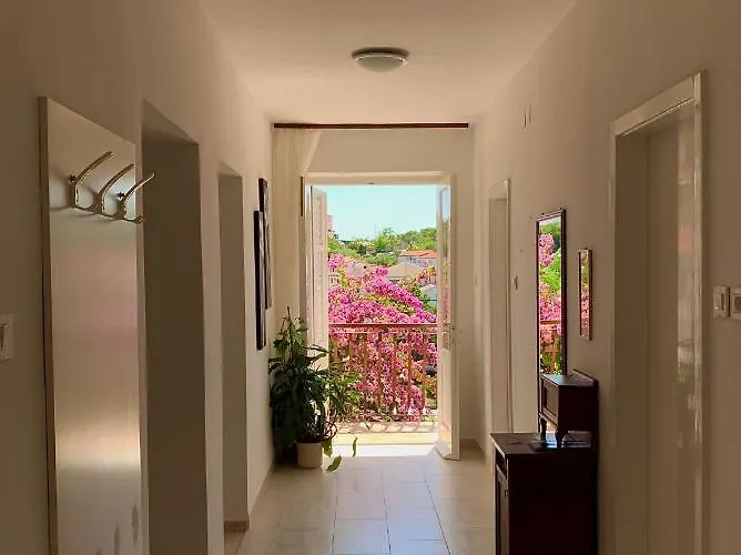 Apartament Pahljina