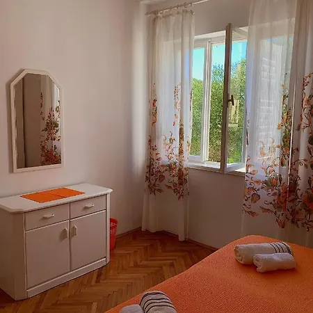 Apartament Pahljina *