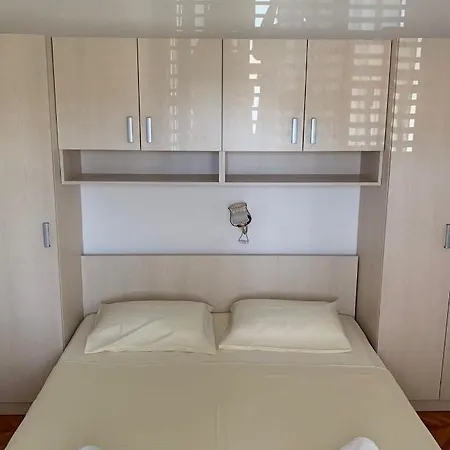 Apartament Pahljina *