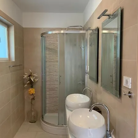 Pahljina Apartament *