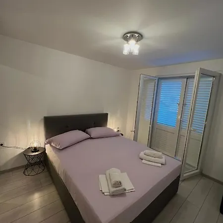 Apartament Pahljina *