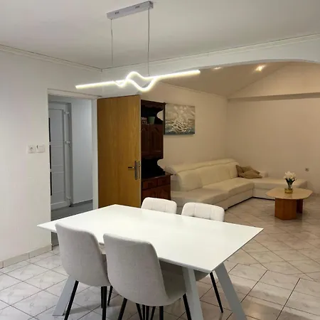 Apartament Pahljina